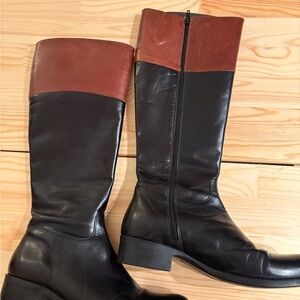 Chic BROWNS SHOES Two-Tone Leather Riding Boots. Made in Italy. Worn once.